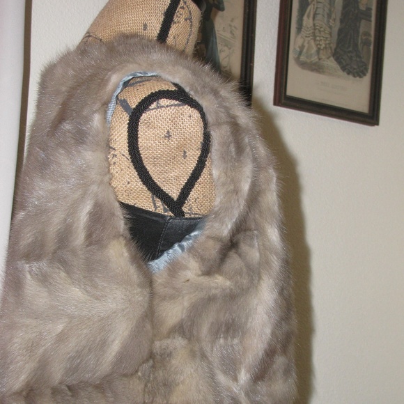 Cerulean Silver Mink Vest - Vintage - Picture 4 of 6